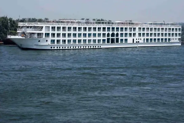 Transfert privé de l'aéroport d'Assouan aux embarcadères de croisière sur le Nil