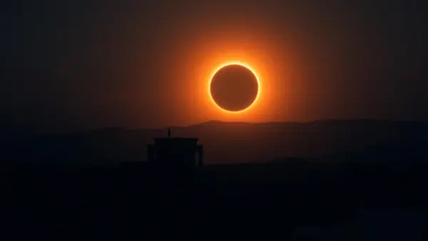 Éclipse solaire totale sur Louxor, en Égypte